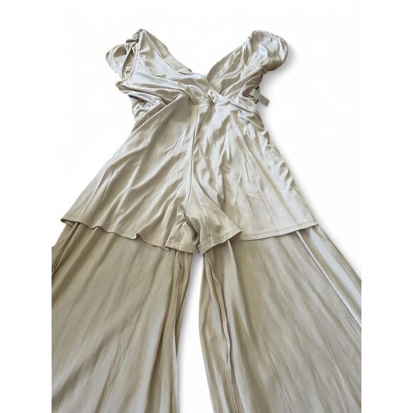 NWOT EXPRESS Women’sSatin Flutter Sleeve Culotte Jumpsuit Champagne Color Sz XXS - Picture 2 of 9